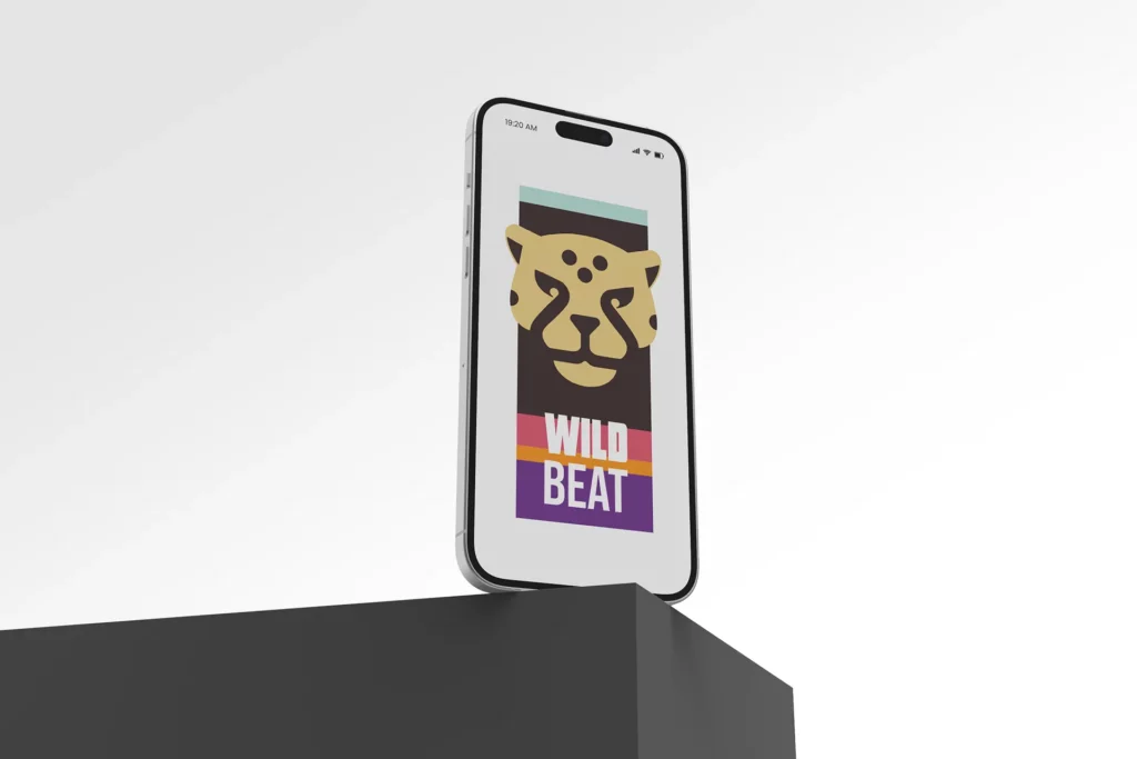 Logo Wild Beat affiché sur smartphone avec illustration de félin