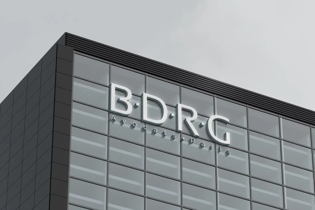 Logo BDRG Avocats Paris en façade d’immeuble, création graphique par Virginie Gerberon, designeur UX UI à Bordeaux